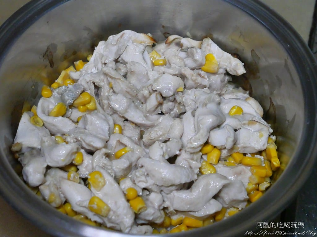 【電鍋食譜】雞胸肉玉米炊飯,軟嫩多汁,一口咬下還會爆汁。 - 第11張圖 P1019729