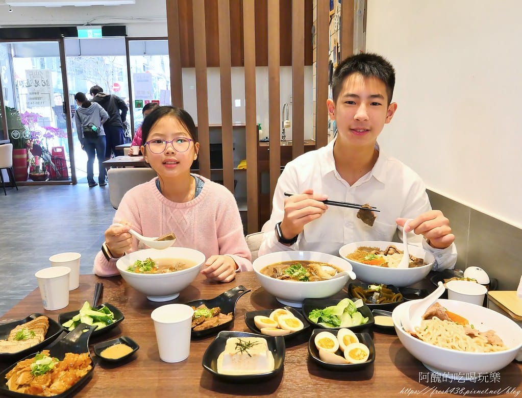 【台北美食】就是這間-功夫牛肉麵,松山牛肉麵推薦,料多實在、湯頭清爽,老饕都說讚! - 第63張圖 36