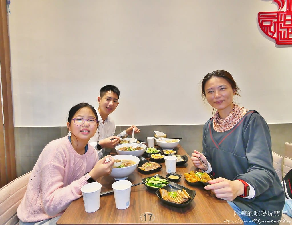 【台北美食】就是這間-功夫牛肉麵,松山牛肉麵推薦,料多實在、湯頭清爽,老饕都說讚! - 第65張圖 45
