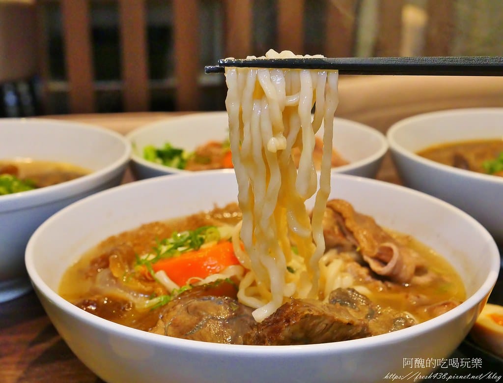 【台北美食】就是這間-功夫牛肉麵,松山牛肉麵推薦,料多實在、湯頭清爽,老饕都說讚! - 第49張圖 26-10