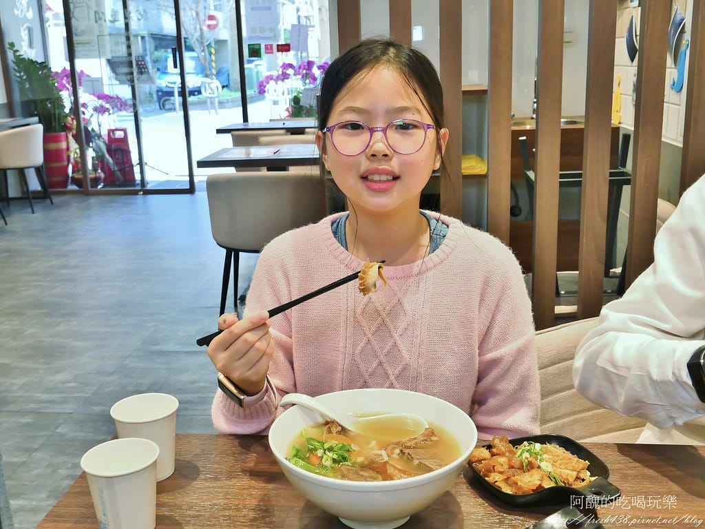 【台北美食】就是這間-功夫牛肉麵,松山牛肉麵推薦,料多實在、湯頭清爽,老饕都說讚! - 第64張圖 37