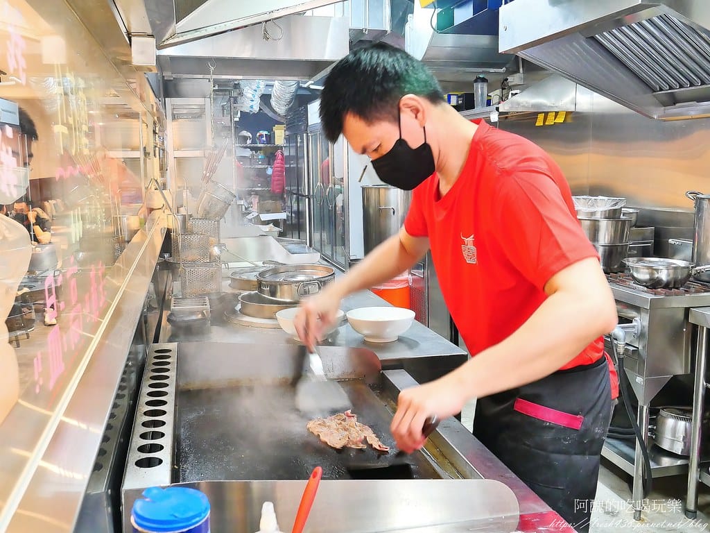 【台北美食】就是這間-功夫牛肉麵,松山牛肉麵推薦,料多實在、湯頭清爽,老饕都說讚! - 第57張圖 26-12