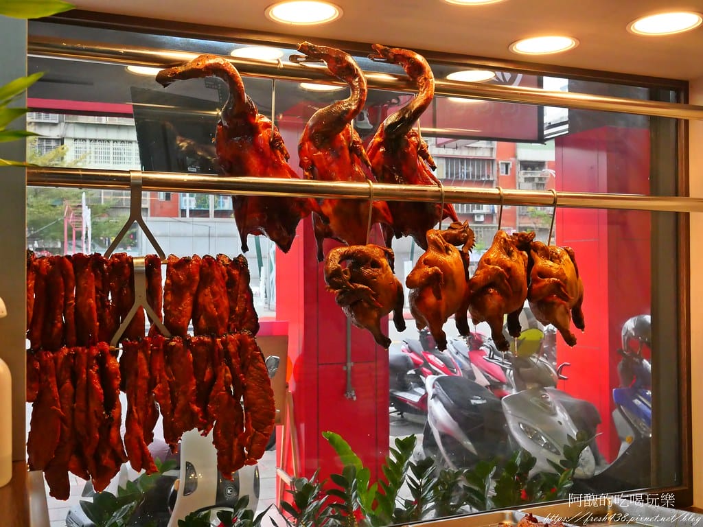 【新北美食】波霸櫻桃鴨燒臘便當-新莊店, 櫻桃鴨便當高貴不貴,超火紅的新莊燒臘店。 - 第11張圖 9
