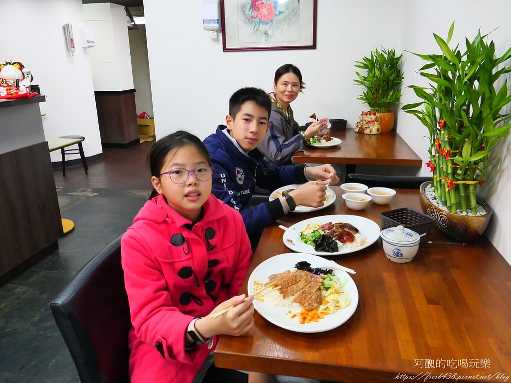【新北美食】波霸櫻桃鴨燒臘便當-新莊店, 櫻桃鴨便當高貴不貴,超火紅的新莊燒臘店。 - 第33張圖 31
