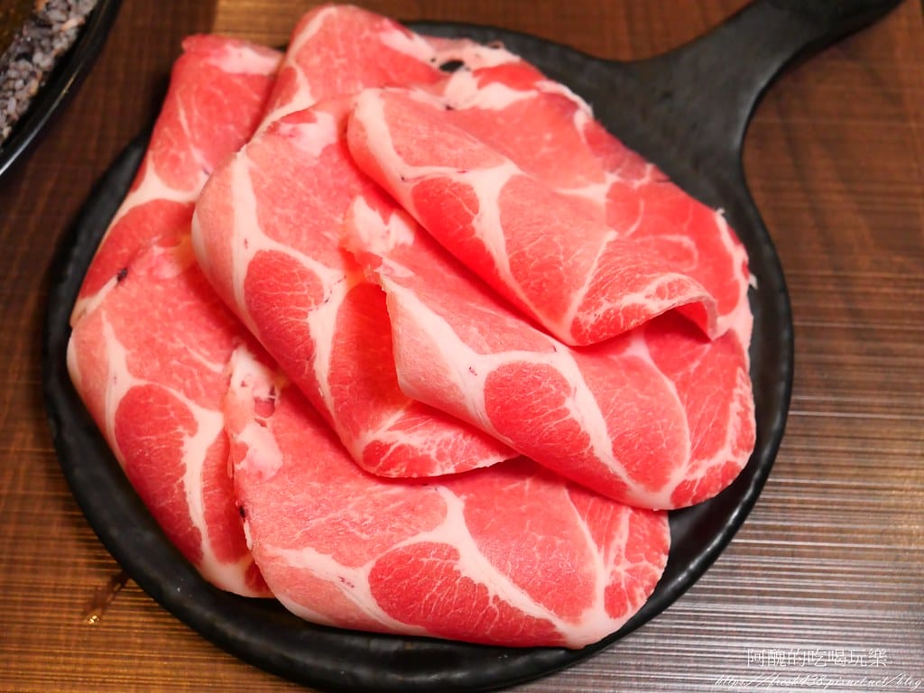 【台北美食】狂一鍋-新店三民店,自助吧無限吃到飽,超人氣排隊名店,最潮台式火鍋店,狂一鍋必回訪。 - 第45張圖 39
