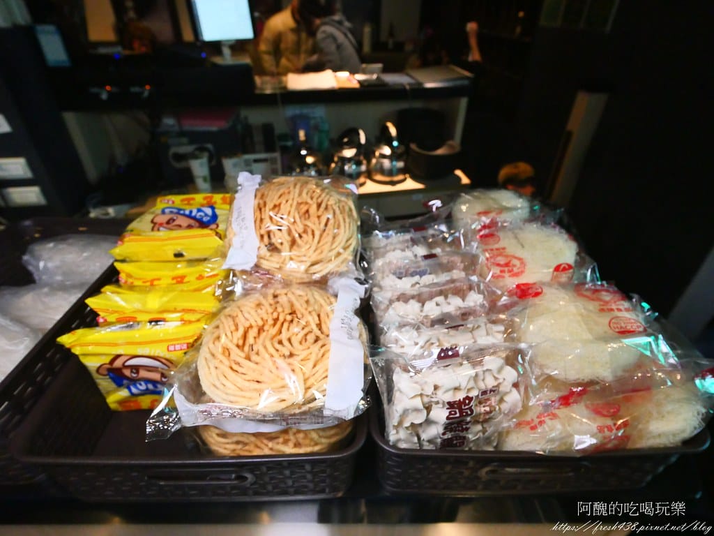 【台北美食】狂一鍋-新店三民店,自助吧無限吃到飽,超人氣排隊名店,最潮台式火鍋店,狂一鍋必回訪。 - 第17張圖 8
