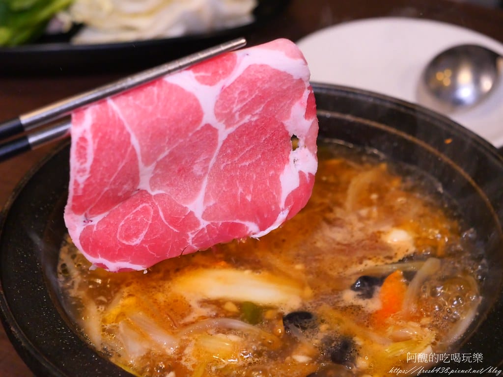 【台北美食】狂一鍋-新店三民店,自助吧無限吃到飽,超人氣排隊名店,最潮台式火鍋店,狂一鍋必回訪。 - 第46張圖 40