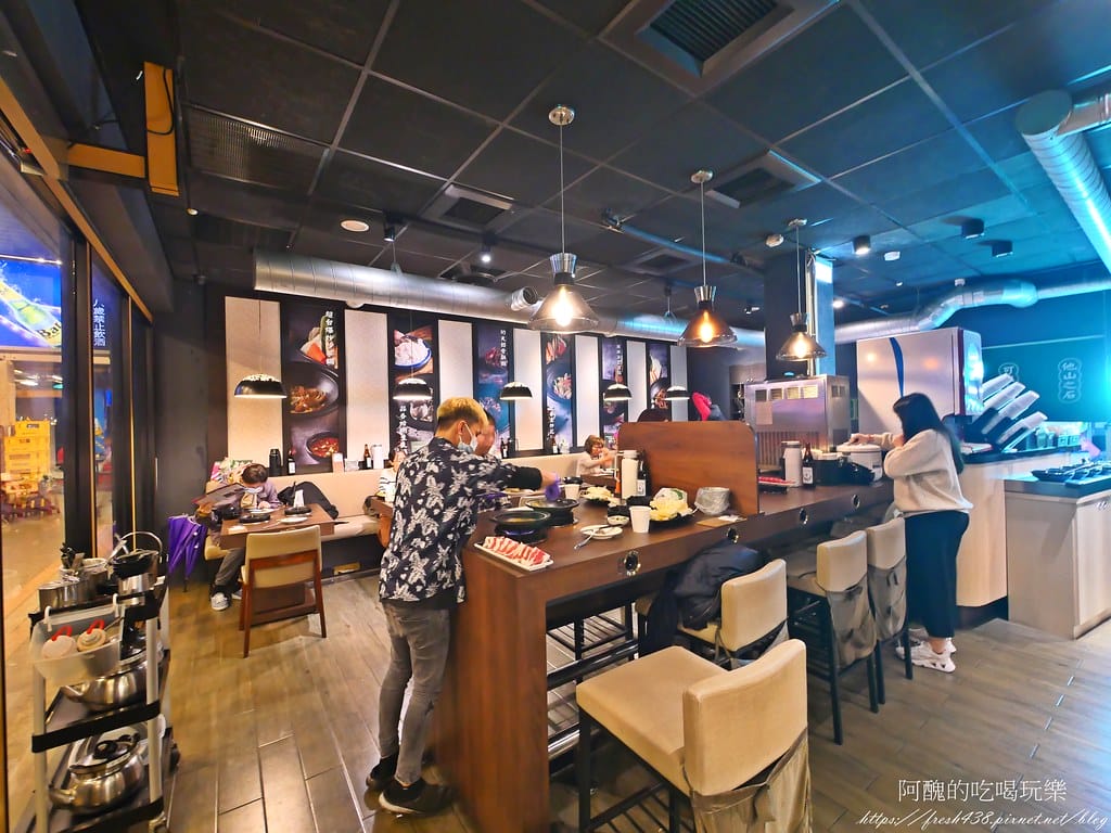 【台北美食】狂一鍋-新店三民店,自助吧無限吃到飽,超人氣排隊名店,最潮台式火鍋店,狂一鍋必回訪。 - 第11張圖 2
