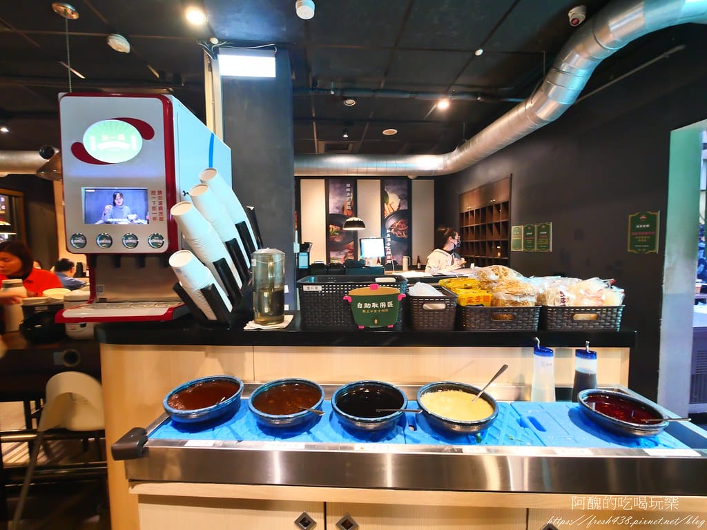【台北美食】狂一鍋-新店三民店,自助吧無限吃到飽,超人氣排隊名店,最潮台式火鍋店,狂一鍋必回訪。 - 第15張圖 6
