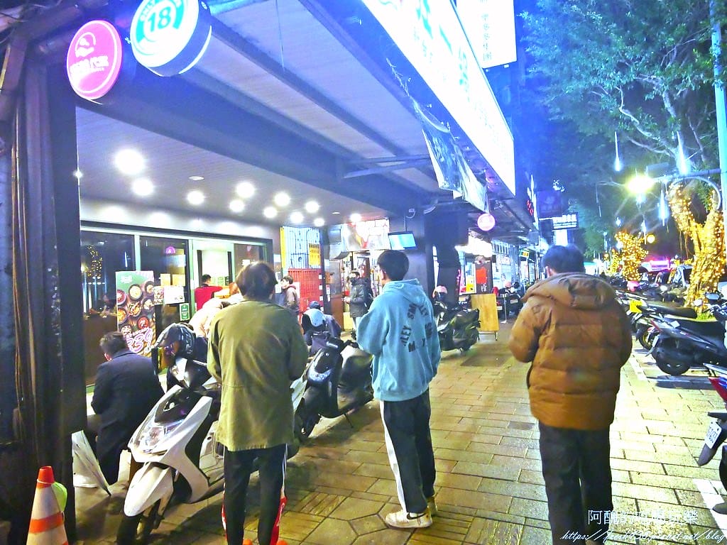 【台北美食】狂一鍋-新店三民店,自助吧無限吃到飽,超人氣排隊名店,最潮台式火鍋店,狂一鍋必回訪。 - 第5張圖 52710854407_5e1141955c_b
