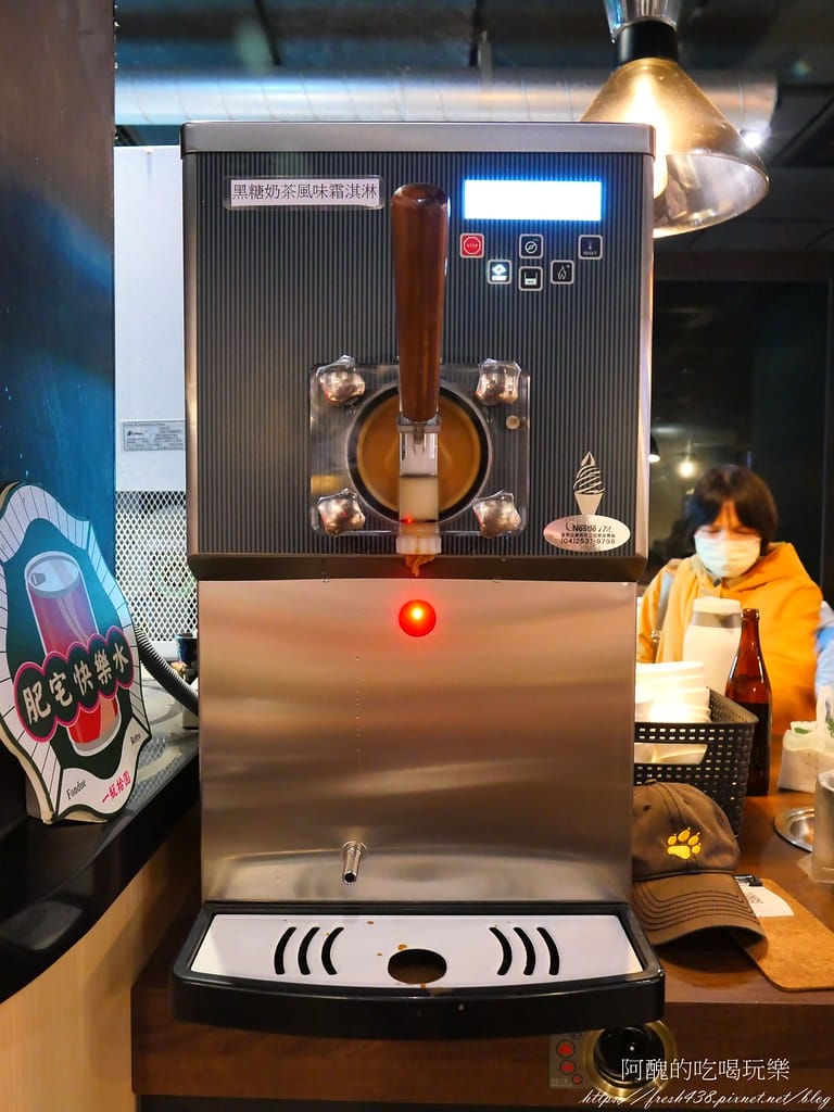 【台北美食】狂一鍋-新店三民店,自助吧無限吃到飽,超人氣排隊名店,最潮台式火鍋店,狂一鍋必回訪。 - 第19張圖 10