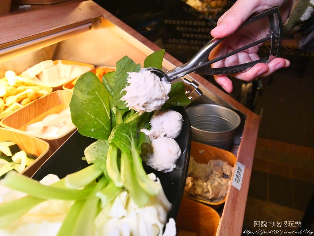【台北美食】狂一鍋-新店三民店,自助吧無限吃到飽,超人氣排隊名店,最潮台式火鍋店,狂一鍋必回訪。 - 第26張圖 20