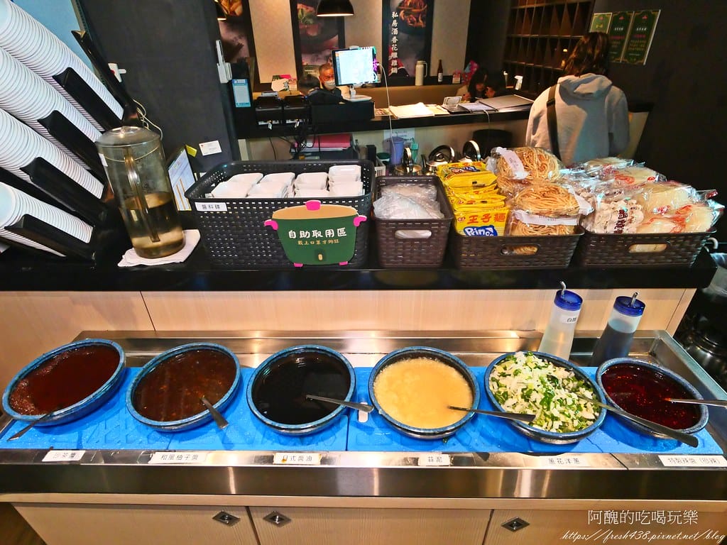 【台北美食】狂一鍋-新店三民店,自助吧無限吃到飽,超人氣排隊名店,最潮台式火鍋店,狂一鍋必回訪。 - 第16張圖 7
