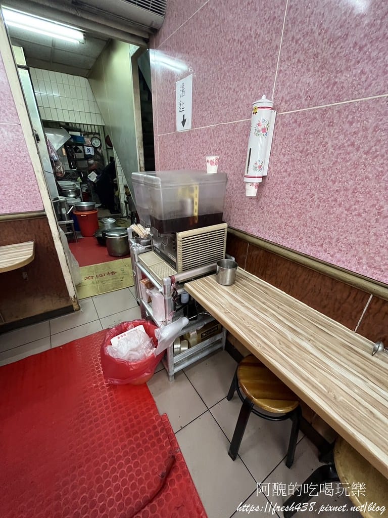 【樹林美食】香格格燒臘快餐坊,吃一次就會上癮的港式燒臘便當,用餐時段排隊人潮洶湧。 - 第11張圖 7