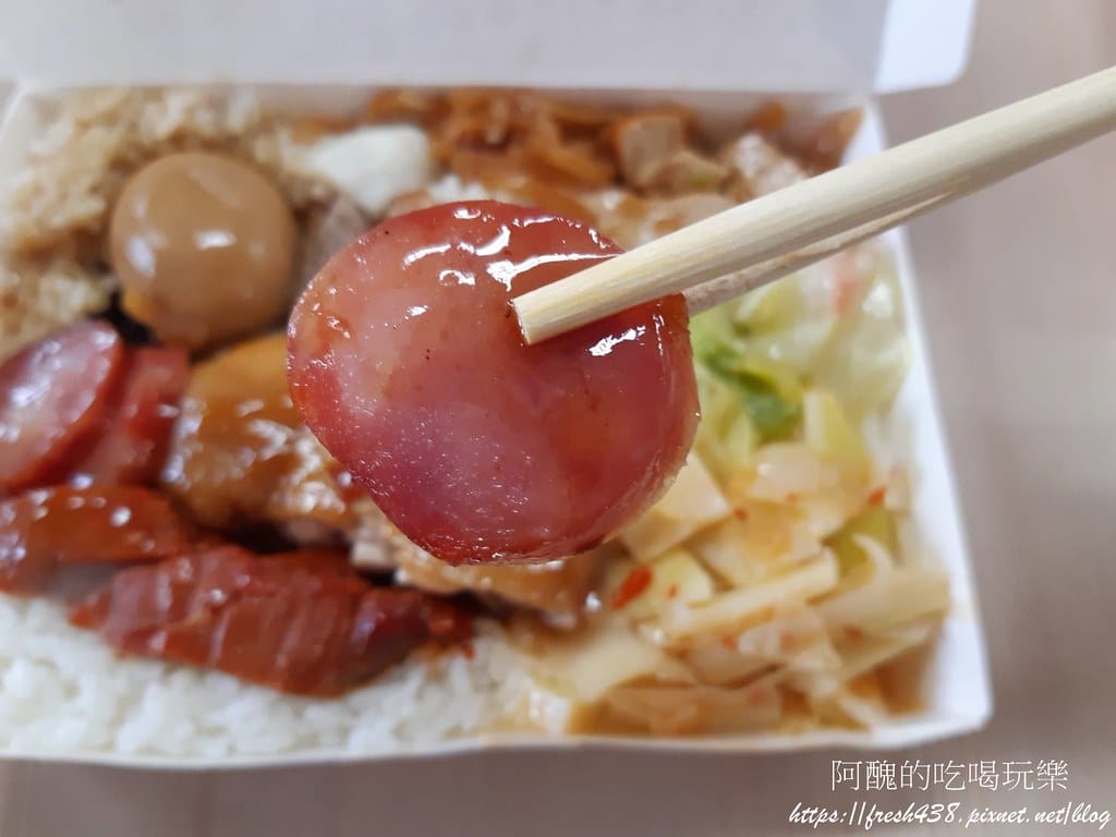 【樹林美食】香格格燒臘快餐坊,吃一次就會上癮的港式燒臘便當,用餐時段排隊人潮洶湧。 - 第21張圖 17
