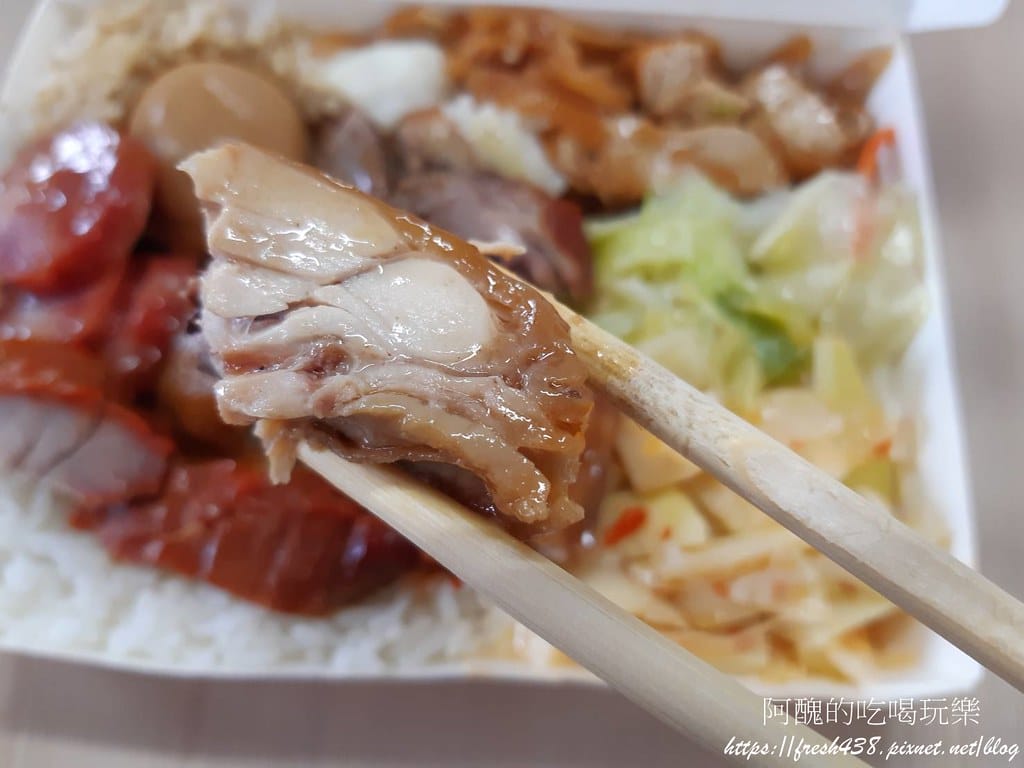 【樹林美食】香格格燒臘快餐坊,吃一次就會上癮的港式燒臘便當,用餐時段排隊人潮洶湧。 - 第23張圖 19