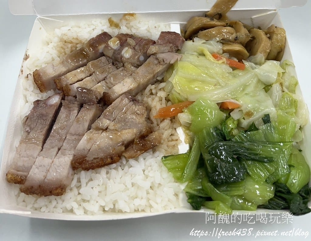【樹林美食】香格格燒臘快餐坊,吃一次就會上癮的港式燒臘便當,用餐時段排隊人潮洶湧。 - 第17張圖 13