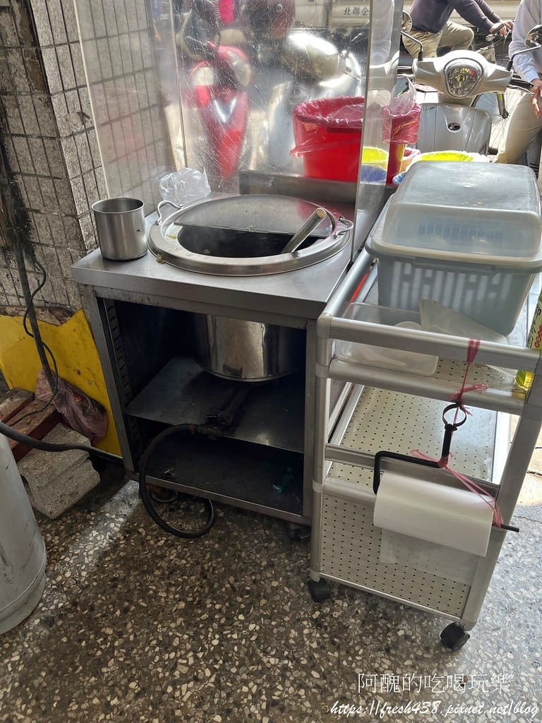 【樹林美食】香格格燒臘快餐坊,吃一次就會上癮的港式燒臘便當,用餐時段排隊人潮洶湧。 - 第12張圖 8