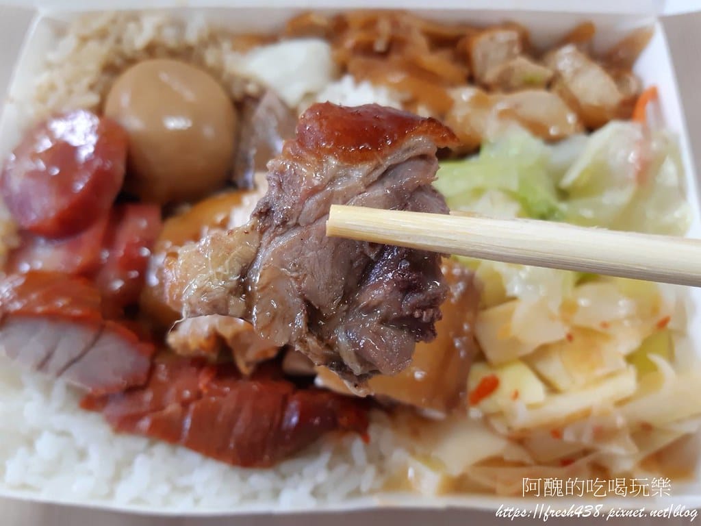 【樹林美食】香格格燒臘快餐坊,吃一次就會上癮的港式燒臘便當,用餐時段排隊人潮洶湧。 - 第24張圖 20