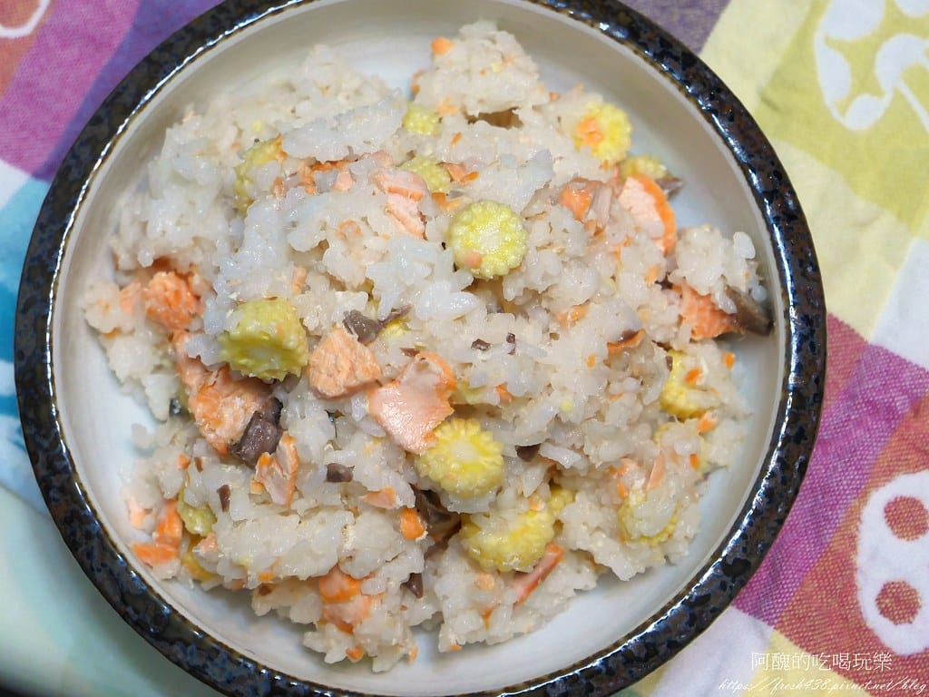 【電鍋食譜】鮭魚玉米筍炊飯,零失敗懶人料理。 - 第11張圖 P1021573