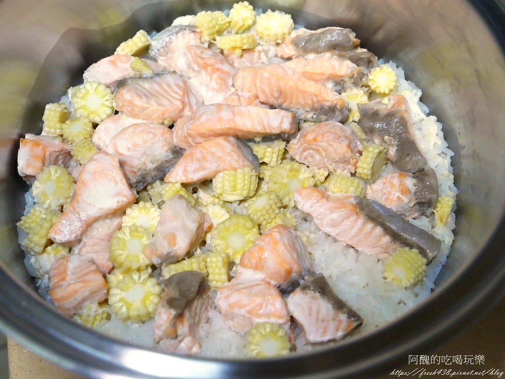 【電鍋食譜】鮭魚玉米筍炊飯,零失敗懶人料理。 - 第9張圖 P1021568