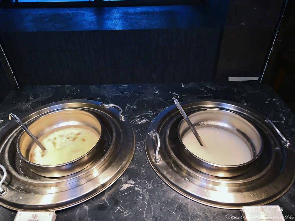 【宜蘭美食】礁溪寒沐酒店早餐,MU TABLE自助餐吃到飽,菜色多元,甜品超豐富。 - 第33張圖 16(清粥和鹹粥)