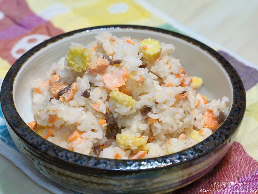 【電鍋食譜】鮭魚玉米筍炊飯,零失敗懶人料理。 - 第10張圖 P1021571