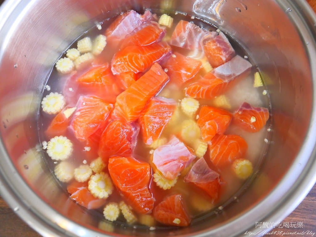 【電鍋食譜】鮭魚玉米筍炊飯,零失敗懶人料理。 - 第5張圖 P1021562
