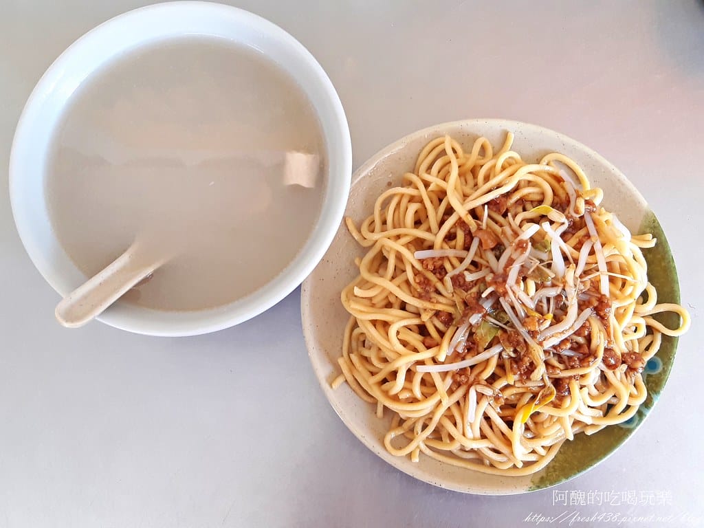 【樹林美食】無名麵店,銅板價超有良心,滷蛋居然一顆10元,炒 1