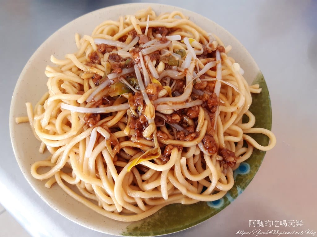【樹林美食】無名麵店,銅板價超有良心,滷蛋居然一顆10元,炒 20