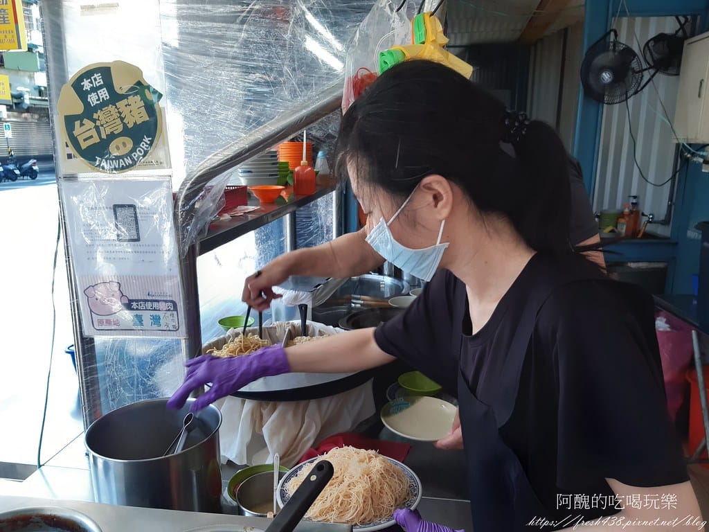 【樹林美食】無名麵店,銅板價超有良心,滷蛋居然一顆10元,炒 16