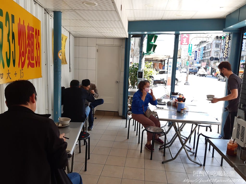 【樹林美食】無名麵店,銅板價超有良心,滷蛋居然一顆10元,炒 11
