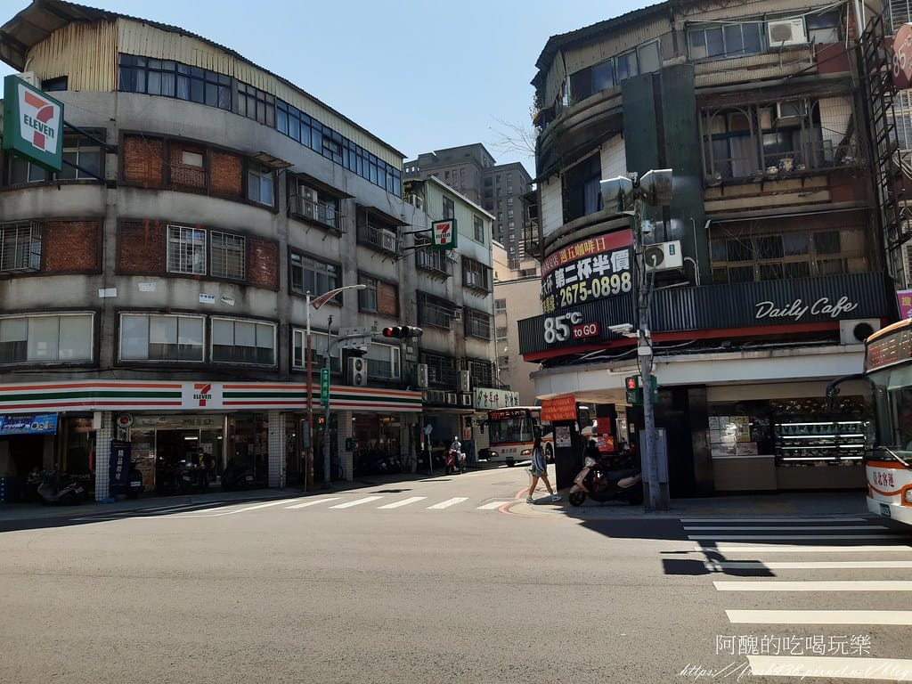 【樹林美食】無名麵店,銅板價超有良心,滷蛋居然一顆10元,炒 3
