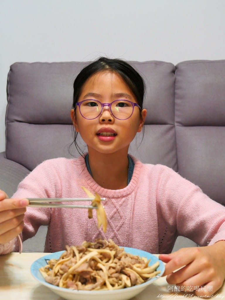 杏鮑菇炒肉絲,不加一滴油就能完成,做法有夠簡單,好吃到破表。 - 第16張圖 P1021838