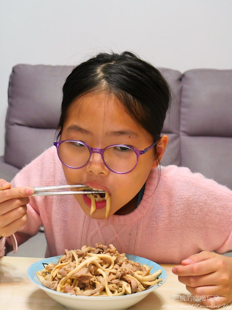 杏鮑菇炒肉絲,不加一滴油就能完成,做法有夠簡單,好吃到破表。 - 第17張圖 P1021839