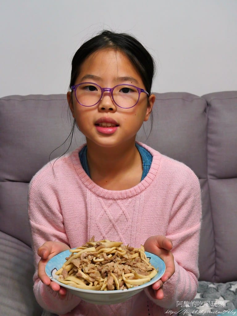 杏鮑菇炒肉絲,不加一滴油就能完成,做法有夠簡單,好吃到破表。 - 第15張圖 P1021837