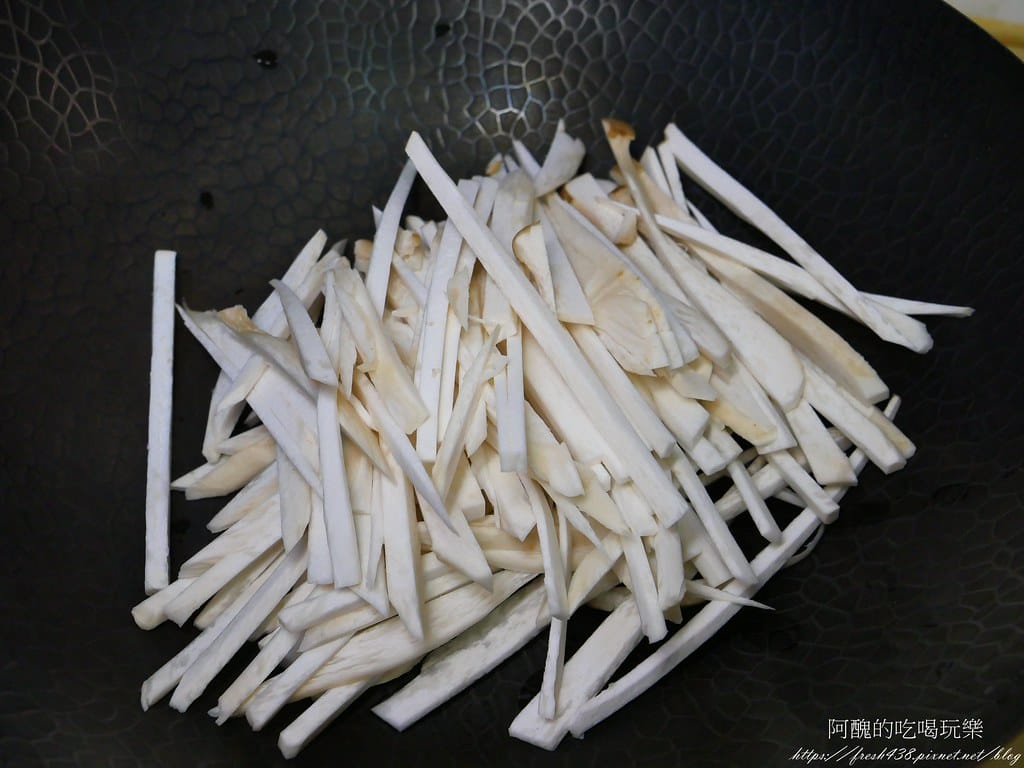 杏鮑菇炒肉絲,不加一滴油就能完成,做法有夠簡單,好吃到破表。 - 第6張圖 P1021825