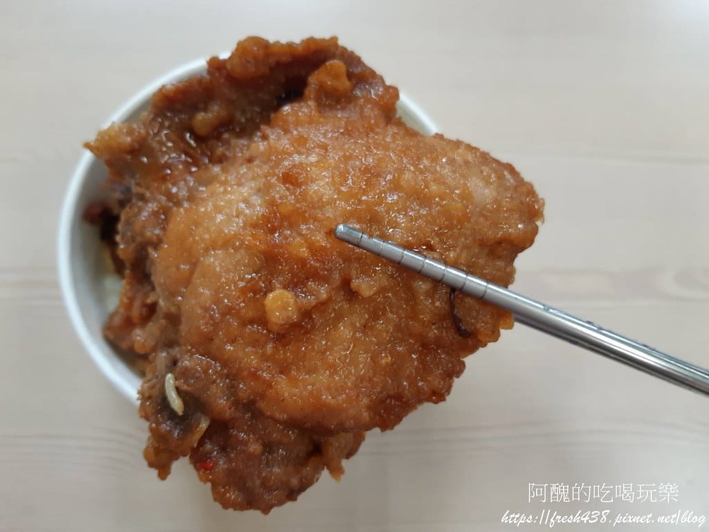【板橋美食】鴻豬便當,腱子飯真的超美味,份量大,米飯熱騰騰! - 第12張圖 11