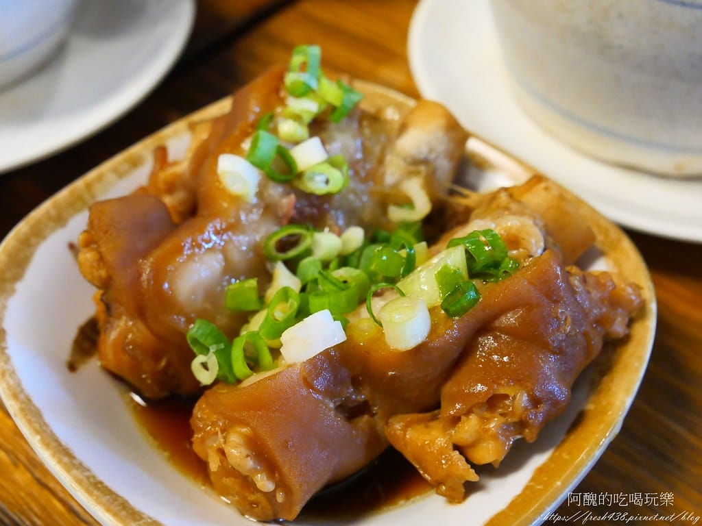 【板橋美食】兩津號雞肉飯,板橋必吃的雞肉飯,CP值破表,70元金牌雞肉飯附一整顆荷包蛋! - 第39張圖 34