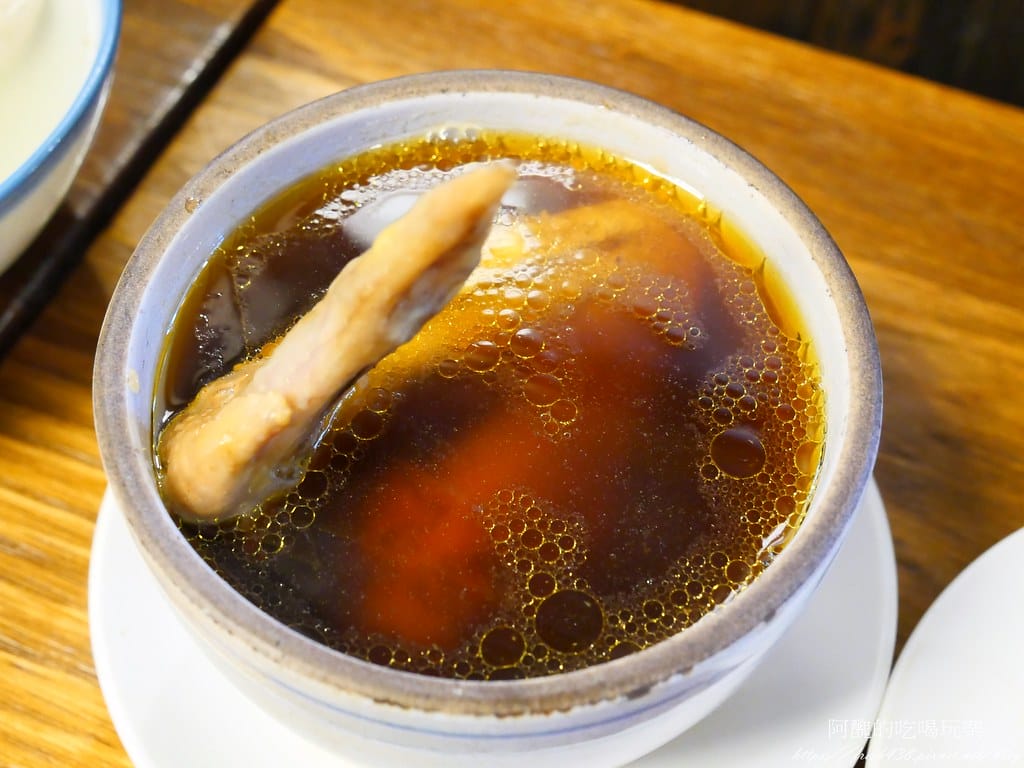 【板橋美食】兩津號雞肉飯,板橋必吃的雞肉飯,CP值破表,70元金牌雞肉飯附一整顆荷包蛋! - 第41張圖 36