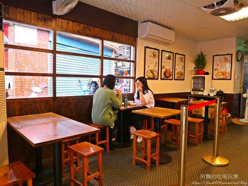 【板橋美食】兩津號雞肉飯,板橋必吃的雞肉飯,CP值破表,70元金牌雞肉飯附一整顆荷包蛋! - 第8張圖 7