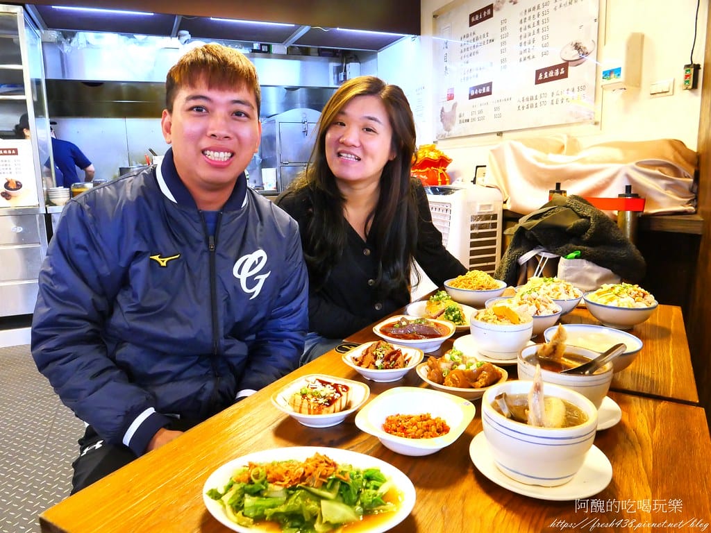 【板橋美食】兩津號雞肉飯,板橋必吃的雞肉飯,CP值破表,70元金牌雞肉飯附一整顆荷包蛋! - 第47張圖 42