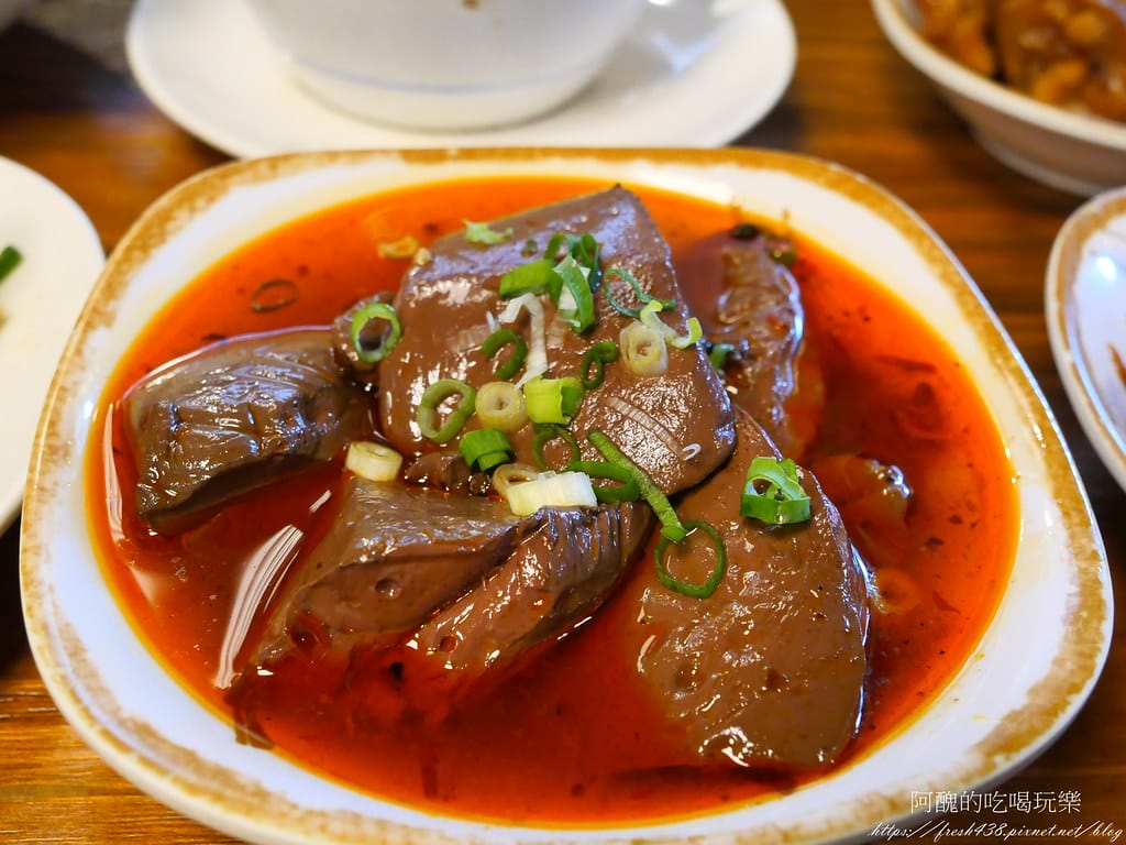 【板橋美食】兩津號雞肉飯,板橋必吃的雞肉飯,CP值破表,70元金牌雞肉飯附一整顆荷包蛋! - 第37張圖 32