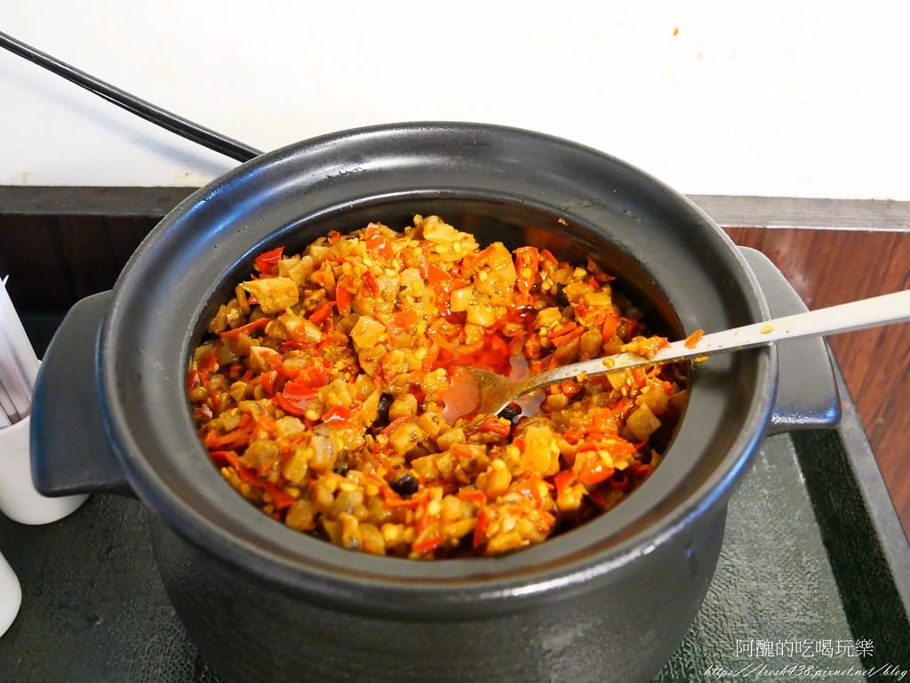 【板橋美食】兩津號雞肉飯,板橋必吃的雞肉飯,CP值破表,70元金牌雞肉飯附一整顆荷包蛋! - 第19張圖 17