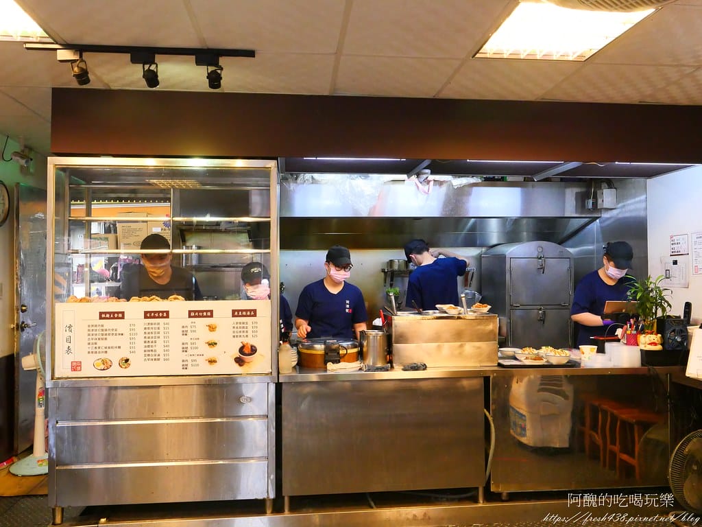 【板橋美食】兩津號雞肉飯,板橋必吃的雞肉飯,CP值破表,70元金牌雞肉飯附一整顆荷包蛋! - 第6張圖 5