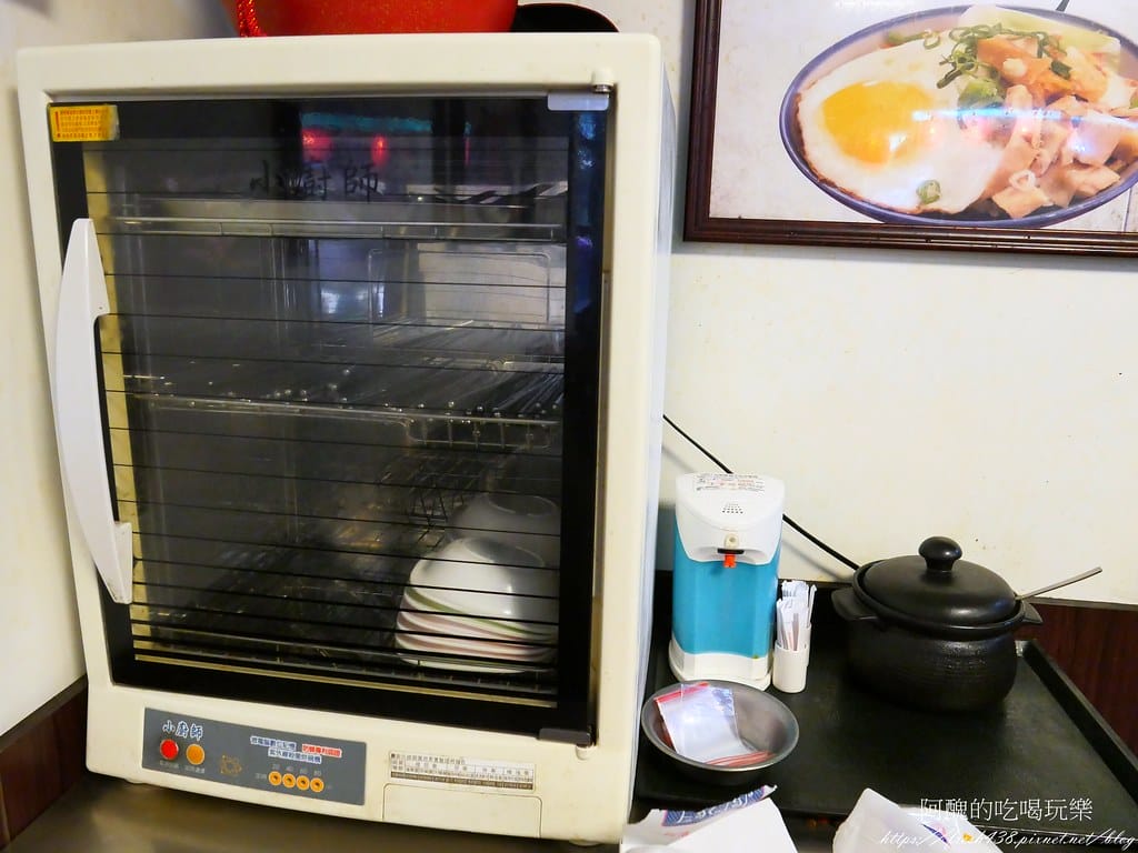 【板橋美食】兩津號雞肉飯,板橋必吃的雞肉飯,CP值破表,70元金牌雞肉飯附一整顆荷包蛋! - 第18張圖 16