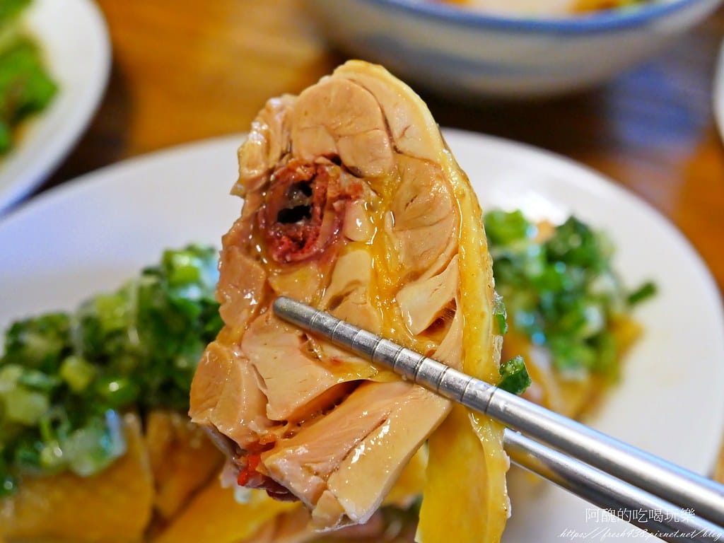 【板橋美食】兩津號雞肉飯,板橋必吃的雞肉飯,CP值破表,70元金牌雞肉飯附一整顆荷包蛋! - 第34張圖 29
