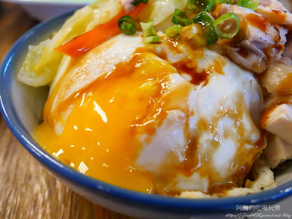 【板橋美食】兩津號雞肉飯,板橋必吃的雞肉飯,CP值破表,70元金牌雞肉飯附一整顆荷包蛋! - 第23張圖 20-1