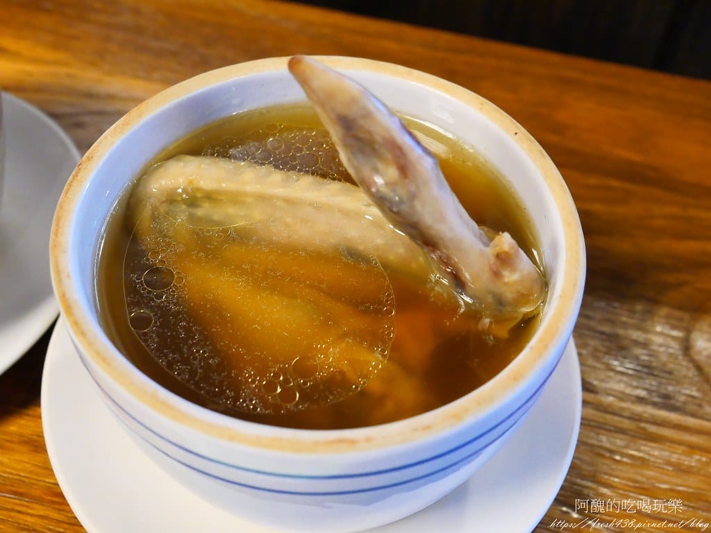 【板橋美食】兩津號雞肉飯,板橋必吃的雞肉飯,CP值破表,70元金牌雞肉飯附一整顆荷包蛋! - 第43張圖 38