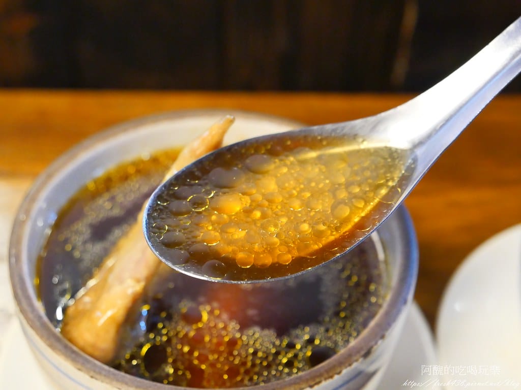 【板橋美食】兩津號雞肉飯,板橋必吃的雞肉飯,CP值破表,70元金牌雞肉飯附一整顆荷包蛋! - 第42張圖 37